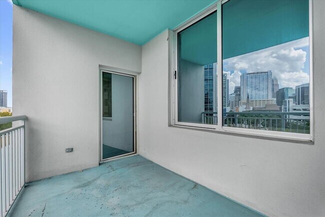 Building Photo - 322 E Central Blvd