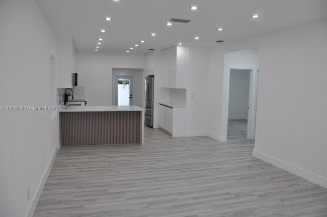 Building Photo - 261 NW 46th Ave