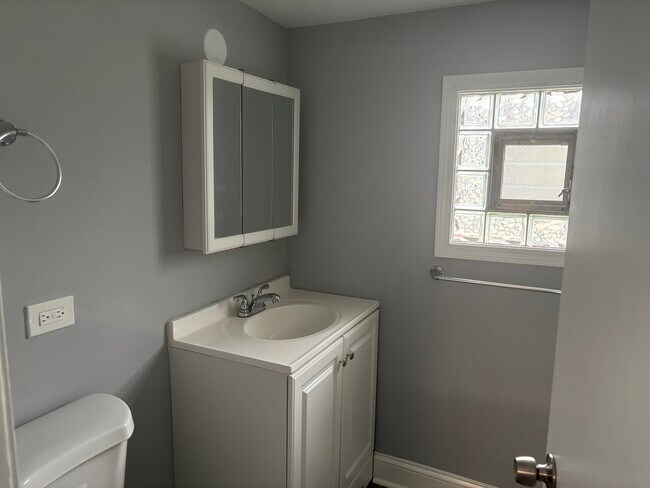 Building Photo - 4610 N Karlov Ave