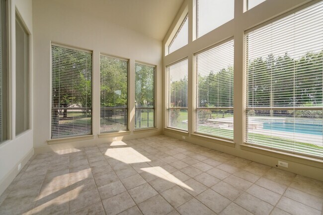 Building Photo - Gorgeous Custom Home on a private 1 acre l...