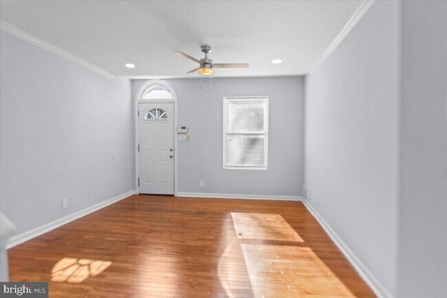 Building Photo - 1228 E Eager St