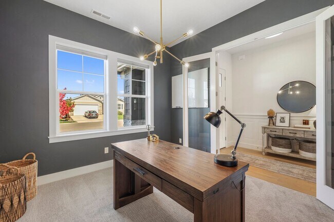 Building Photo - Beautiful 4 bed 2.5 bath home