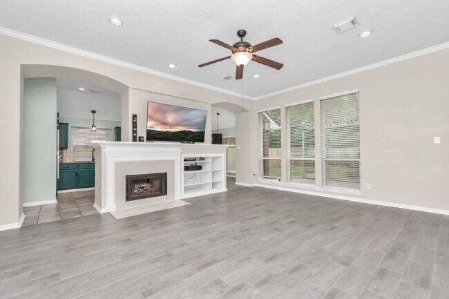 Building Photo - 1715 Parkview Ln