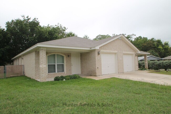 Building Photo - Off The Main Path