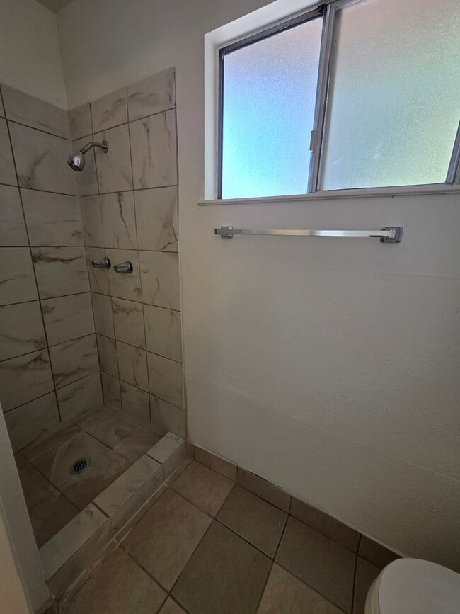 Building Photo - 775-775 E Honolulu St