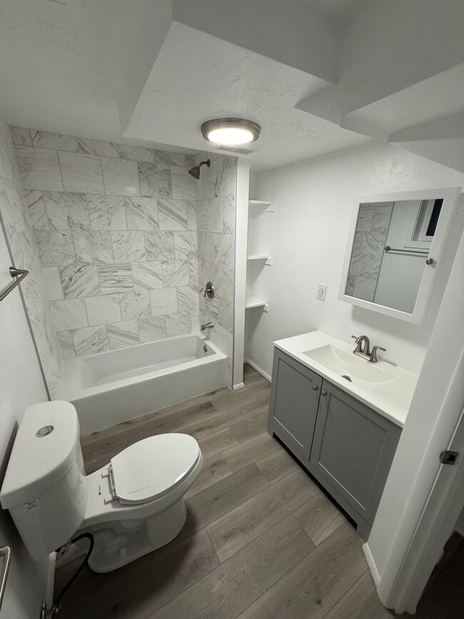 Building Photo - Remodeled 5 bedroom home near Bountiful ridge golf course