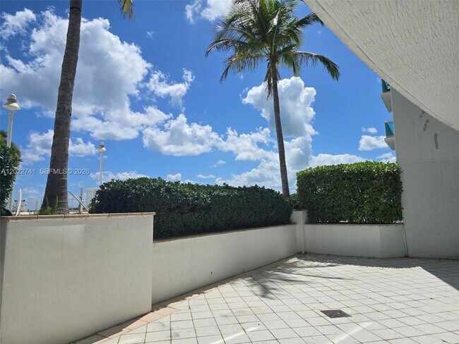 Building Photo - 7900 Harbor Island Dr