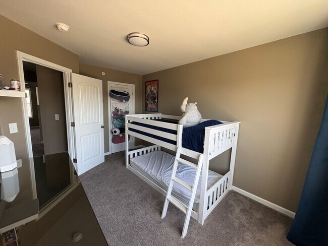 Building Photo - Beautiful townhome for rent in Hudson Ridge
