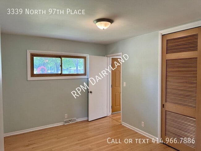 Building Photo - 3339 N 97th Pl