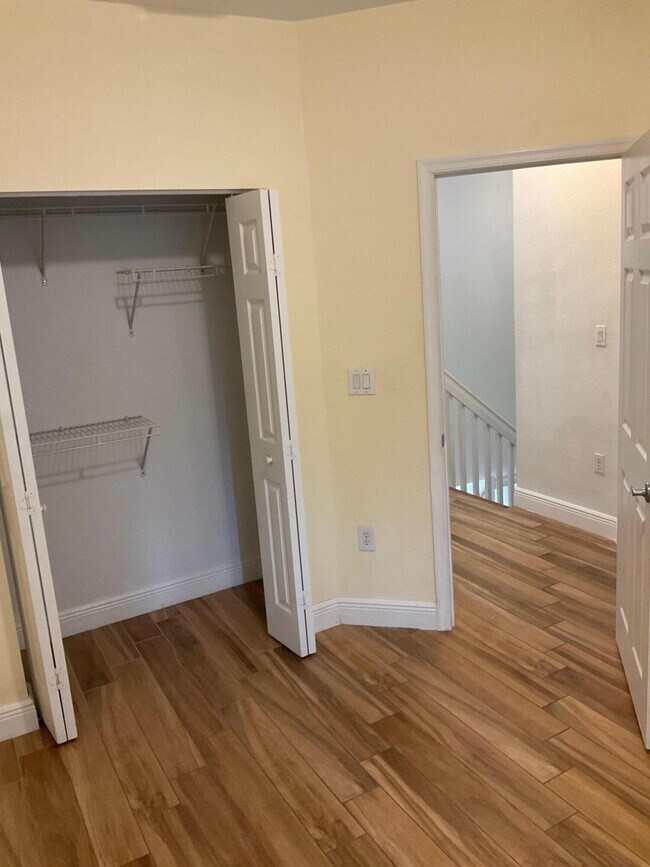 Building Photo - 6639 Hidden Cove Dr