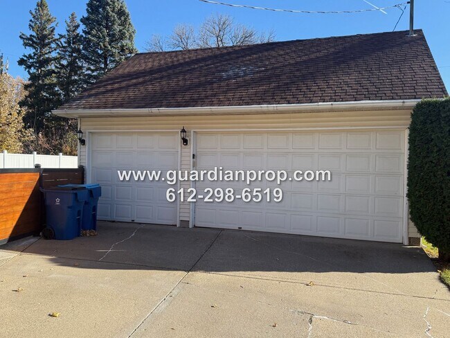 Building Photo - Fully Updated House Available Now, Office,...