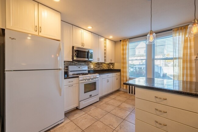 Building Photo - 151 Methuen St