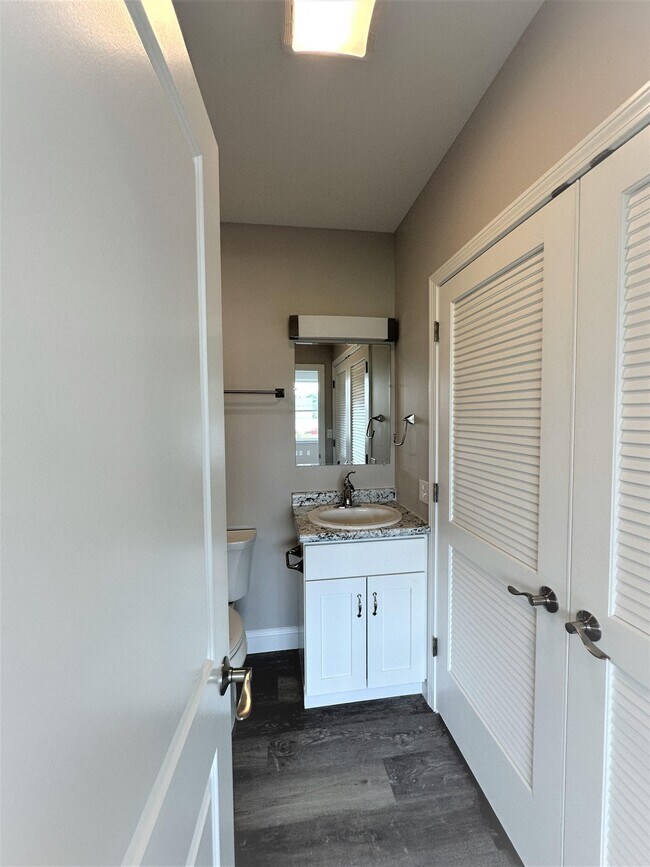 Building Photo - 530 Chestnut St