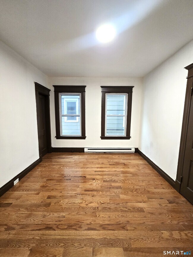 Building Photo - 203 Cooke St