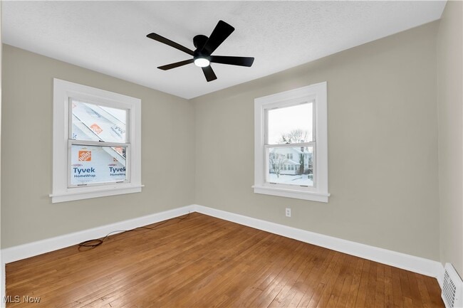 Building Photo - 239 E 214th St