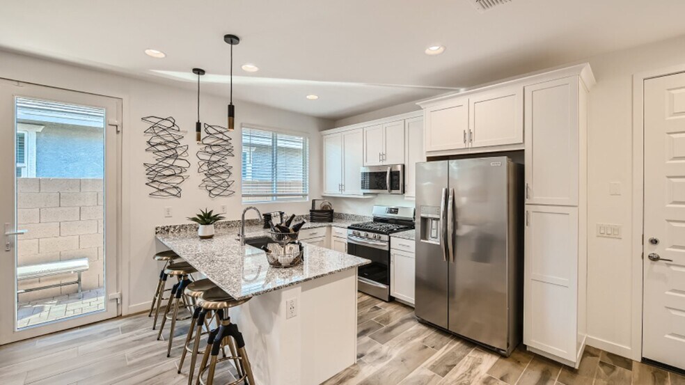 Building Photo - 3241 E Malibu Dr
