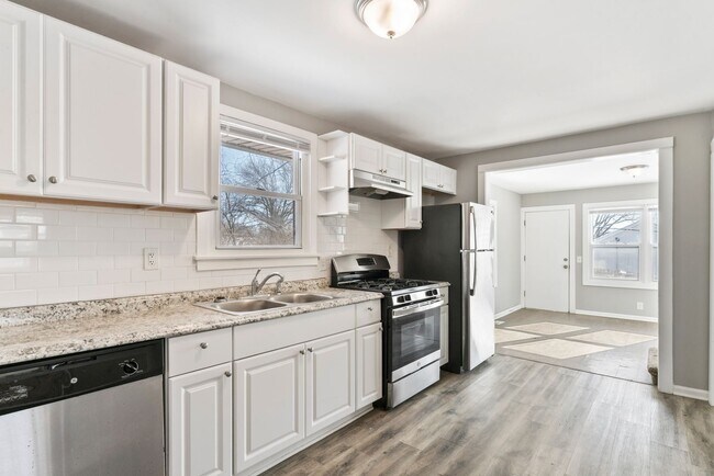Building Photo - 1119 E 84th St