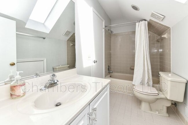 Building Photo - 1121 Portner Rd