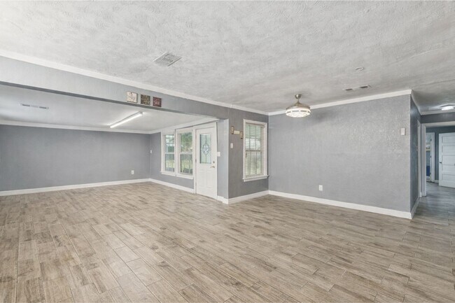 Building Photo - 105 Pompano Ave