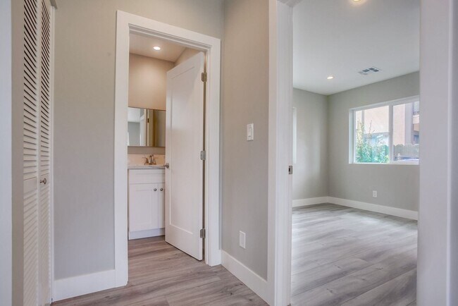 Building Photo - 3266 Eureka Pl