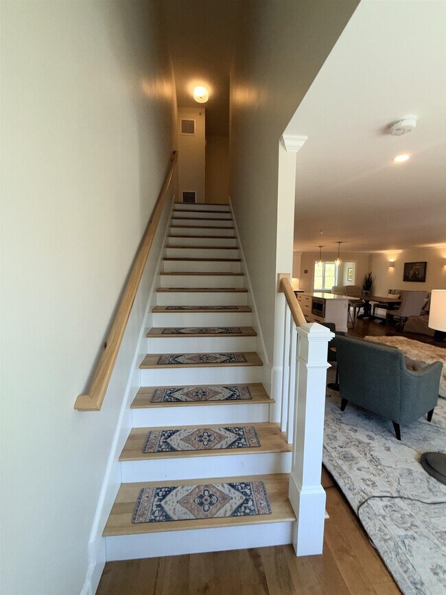 Building Photo - 293 Peverly Hill Rd