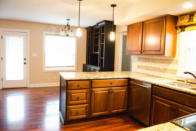 Building Photo - 1051 Chinoe Rd