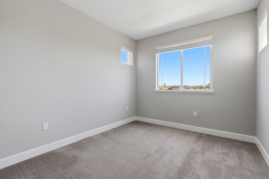 Building Photo - 453 Diamond Peak Ln
