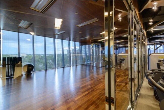 Building Photo - 333 Las Olas Way