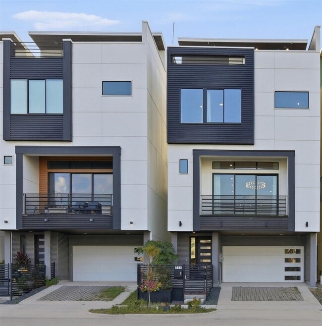 Building Photo - 529 Memorial Heights Dr