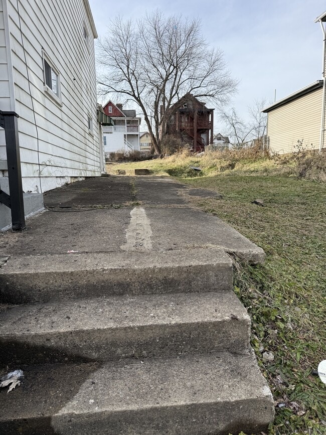 Building Photo - 1310 Pirl St