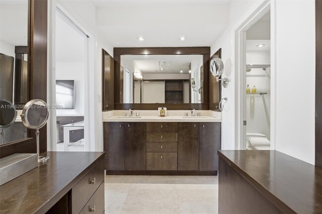 Building Photo - 613 Ocean Dr