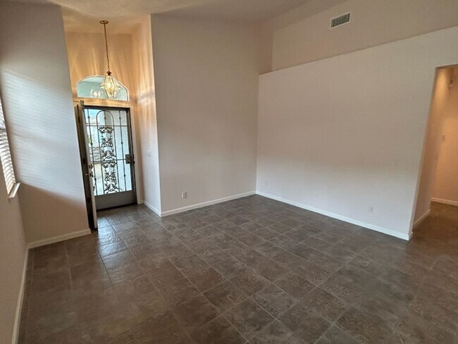 Building Photo - **SHOWING FRIDAY 4/3 @ 11:30AM-12PM**