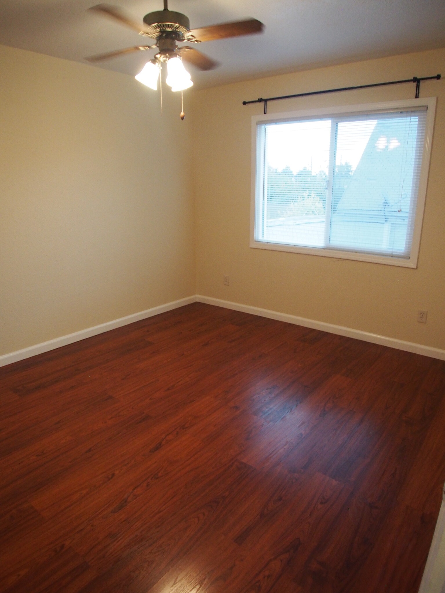 Small Bedroom - 1002 Sacramento St