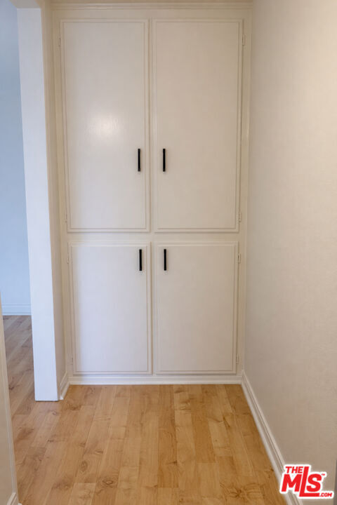 Building Photo - 1242 S Barrington Ave