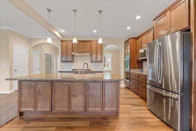 Building Photo - 1618 Ravine Trl