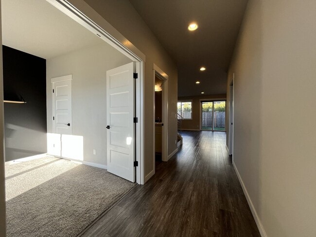 Building Photo - Expansive 2020 Forest Grove Home with 4 Bedrooms, Loft, Modern Kitchen & Covered Patio