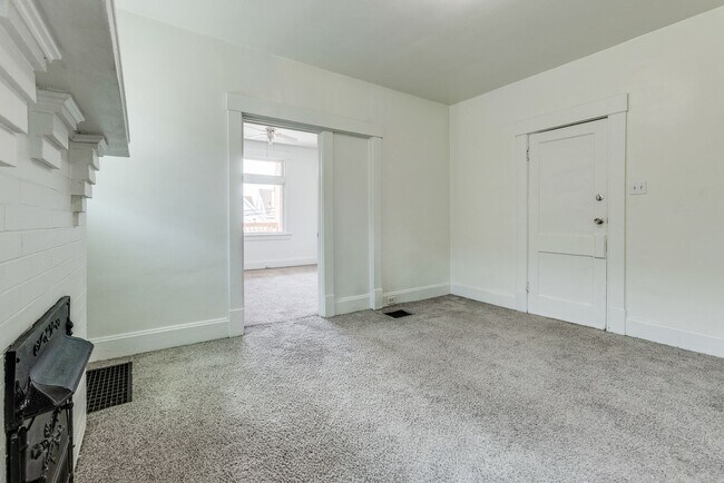 Building Photo - 275 Lelia St