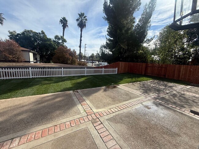 Building Photo - Nice Home For Rent