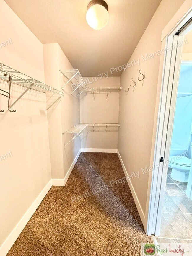 Building Photo - 6826 S J St