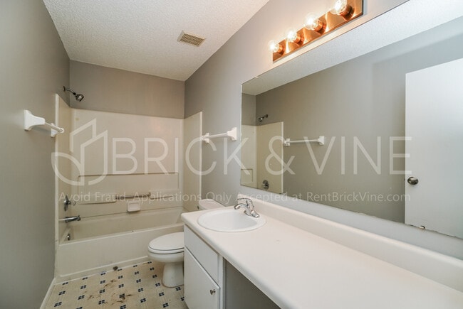 Building Photo - 5064 Cashion Dr