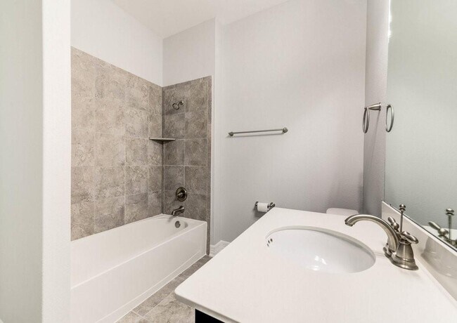 Building Photo - 403 Bellagio Dr