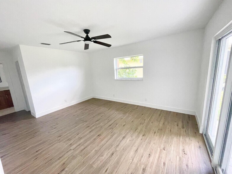 Building Photo - 6606 NW 95th Ave