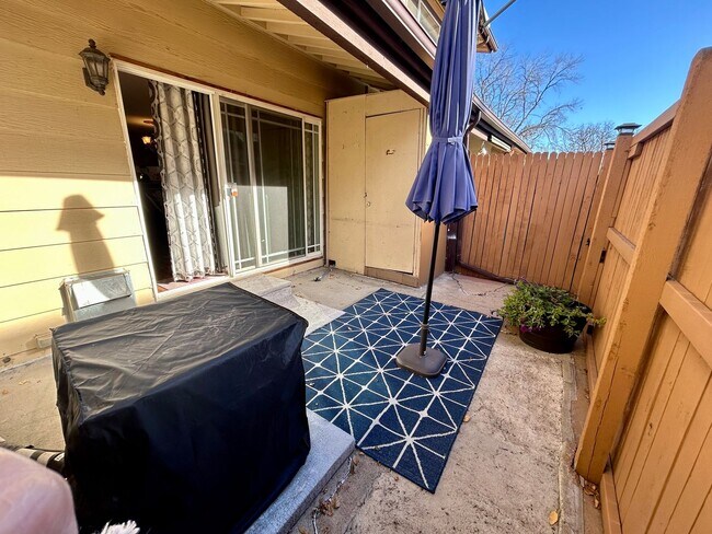 Building Photo - Beautiful two-story townhome in Denver! Low Maintenance!