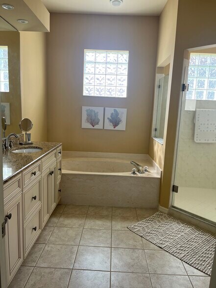 Master Bath - 12802 Vista Pine Cir