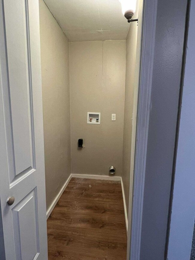 Building Photo - 3 bedroom house for rent