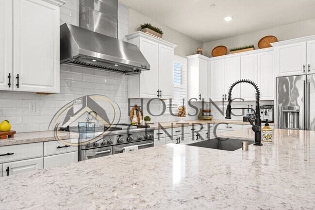 Building Photo - STUNNING Single Story Home with a Resort Style Backyard!