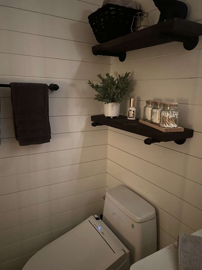 Building Photo - 111 Grandview Ave