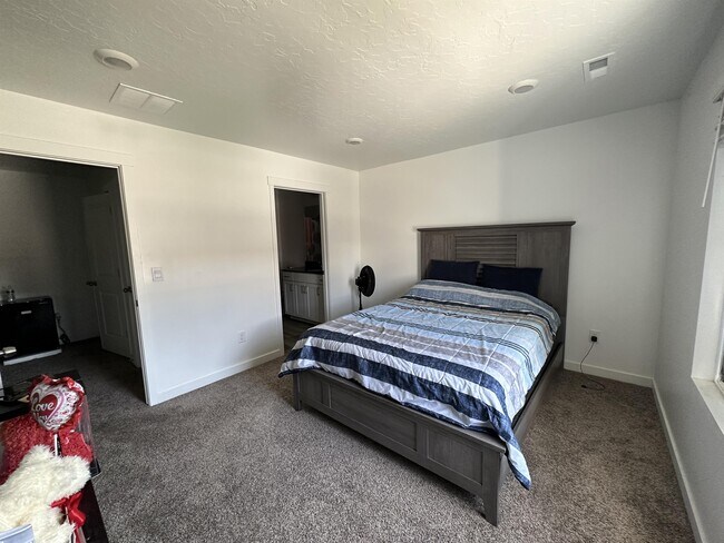 Building Photo - 8516 W Cordero Dr