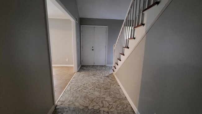 Building Photo - 5195 Wren Cove