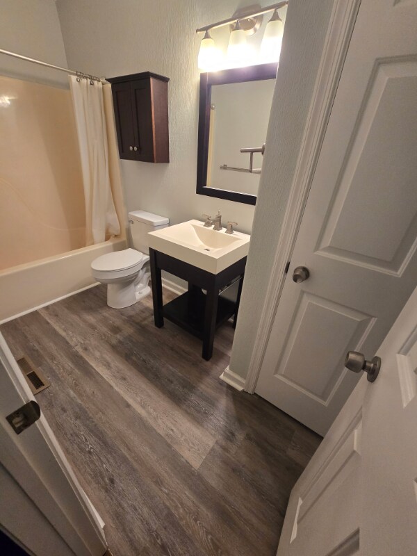 Building Photo - 5017 Gatehouse Way